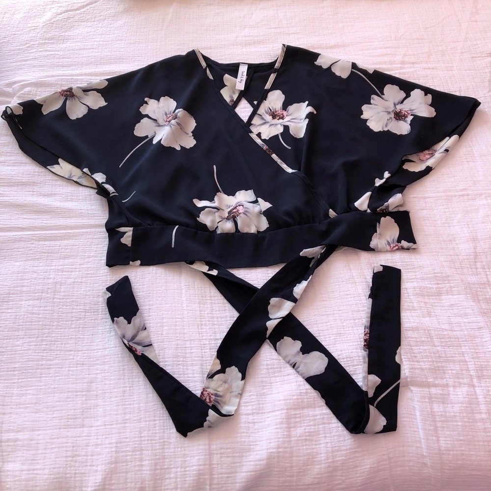 Floral Open-Back Blouse Top - Picture 3 of 6